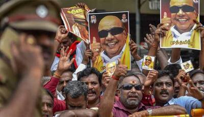 Karunanidhi dead: Madras HC likely to decide on burial site tonight; violence outside hospital by cadres