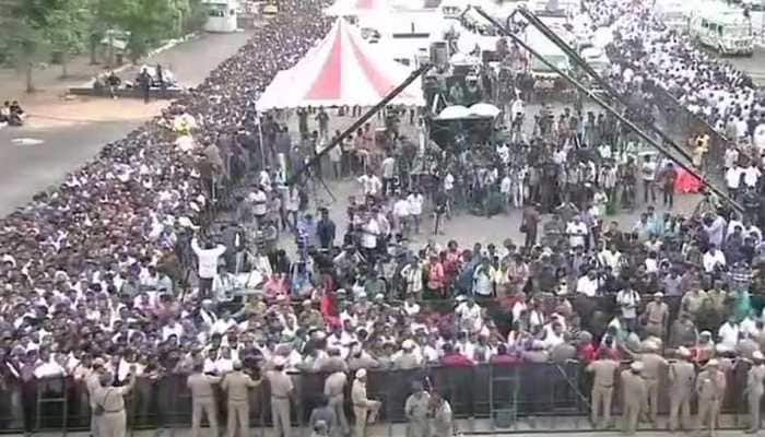 Tamil Nadu Governor, CM, Deputy CM pay last respects to M Karunanidhi 