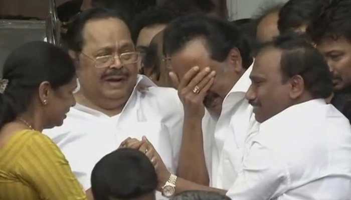 Family breaks down, supporters cheer as Madras HC allows Karunanidhi to be buried at Marina beach Family breaks down, supporters cheer as Madras HC allows Karunanidhi to be buried at Marina beach