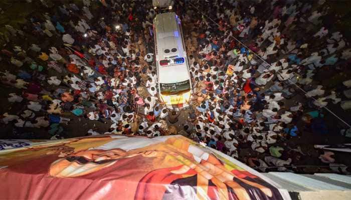 Watch live streaming of Karunanidhi's last journey