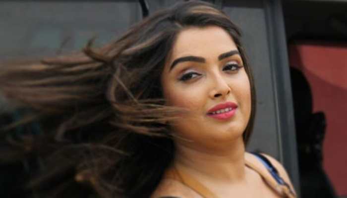 Bhojpuri sizzler Amrapali Dubey&#039;s &#039;Dhadak&#039; video will remind you of Janhvi Kapoor—Watch