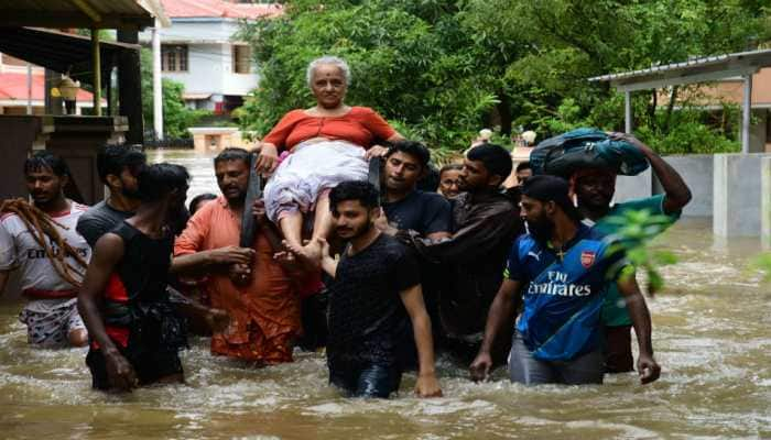 Kerala Continues To Face Flood Fury Death Toll 324 Pm Modi Tours Affected Areas India News