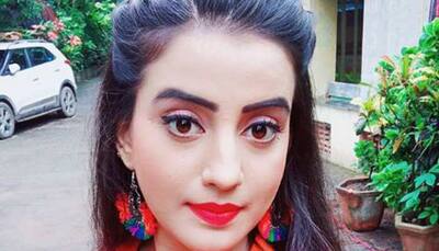 Akshara Singh's colourful selfies will give you major weekend feels-See inside