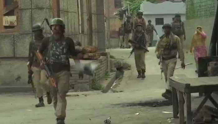 Policeman martyred in encounter with terrorists in J&amp;K&#039;s Batamaloo