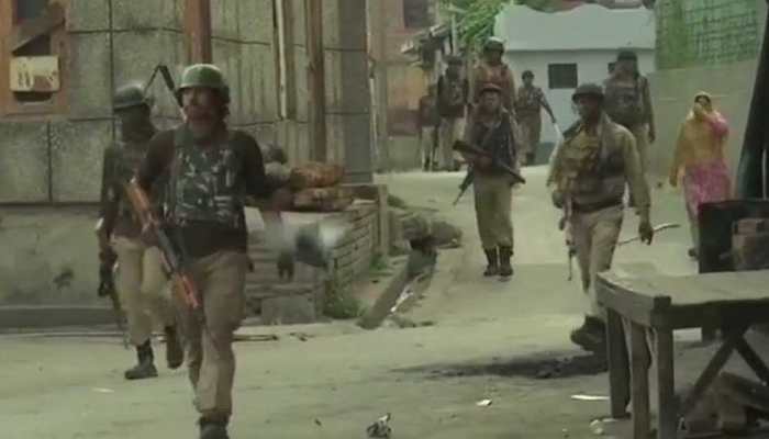 Policeman martyred in encounter with terrorists in J&amp;K's Batamaloo
