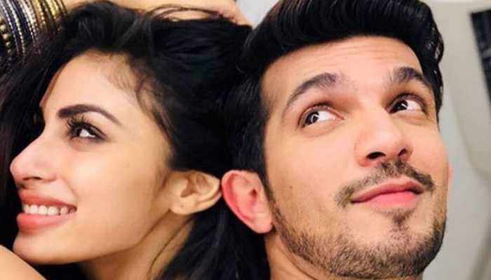 &#039;Naagin&#039; couple Arjun Bijlani and Mouni Roy&#039;s sizzling chemistry sets the stage on fire - Watch
