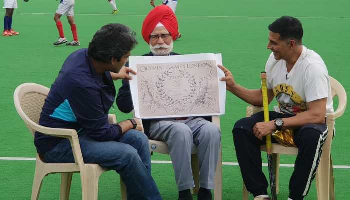 Akshay Kumar meets living Hockey legend Balbir Singh