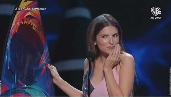 Anna Kendrick taunts Ryan Reynolds