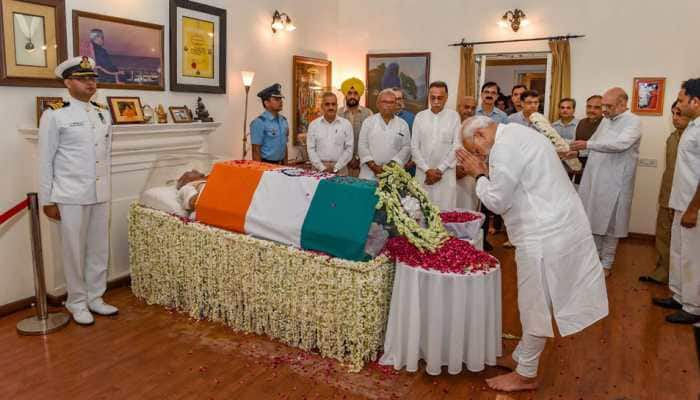 Atal Bihari Vajpayee&#039;s mortal remains kept at his residence for last respect; funeral at 4 pm tomorrow