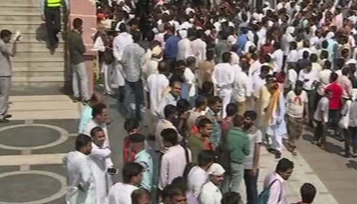 Public queues up outside Atal Bihari Vajpayee's residence to pay homage