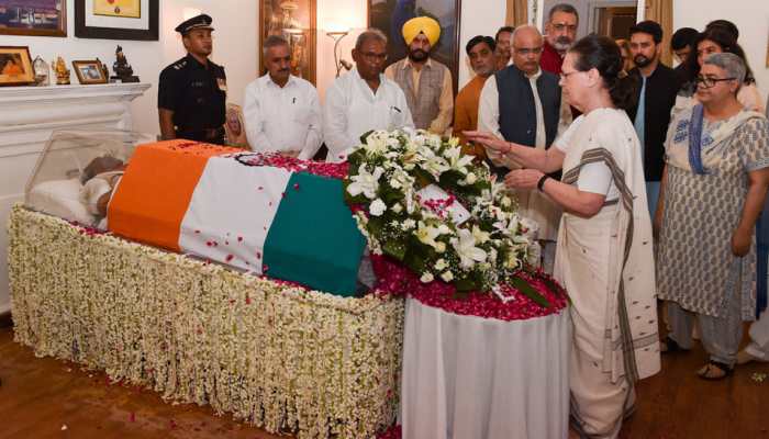 Sonia Gandhi pays tribute to Atal Bihari Vajpayee, evokes his &#039;spirit of magnanimity&#039;