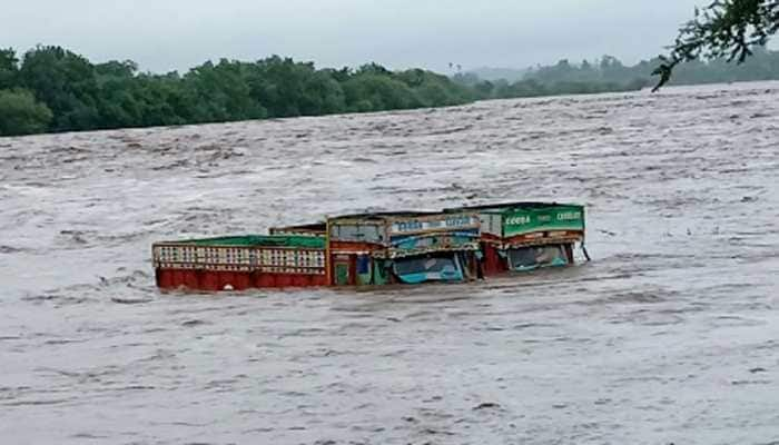 Heavy rains in central Gujarat, floods in low-lying area