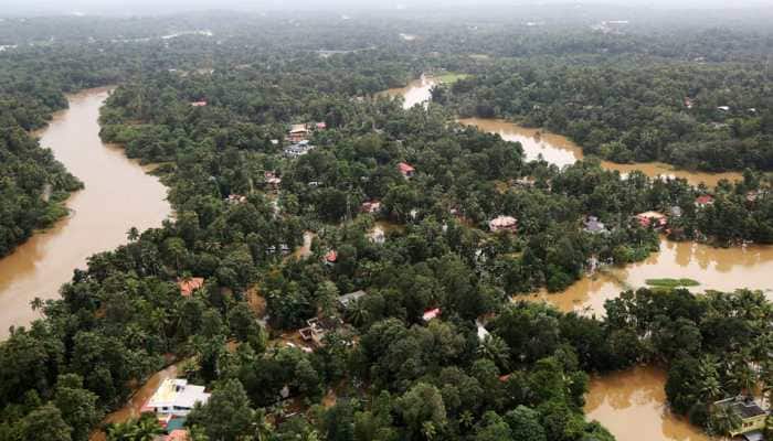 Kerala continues to face flood fury, death toll 324; PM Modi tours affected areas