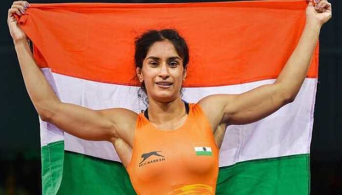 Aamir Khan lauds Vinesh Phogat for winning gold at Asian Games, proudly says 'Mhaari chhoriyan chhoron se kam hai ke!'