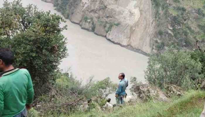 11 killed as vehicle carrying Machail yatra pilgrims falls into Chenab river in J&amp;K&#039;s Kishtwar; 5-yr-old lone survivor