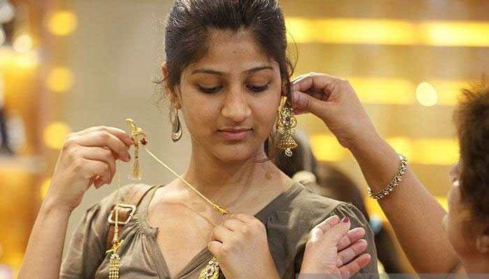 Gold remains up on festive demand, global cues