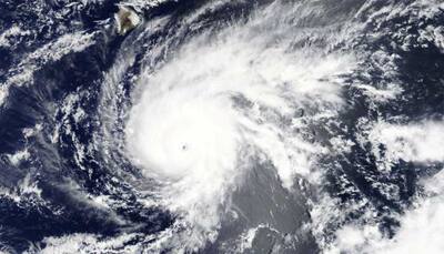 Hurricane Lane churns toward Hawaii, residents stock up