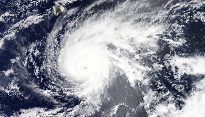 Hurricane Lane churns toward Hawaii, residents stock up
