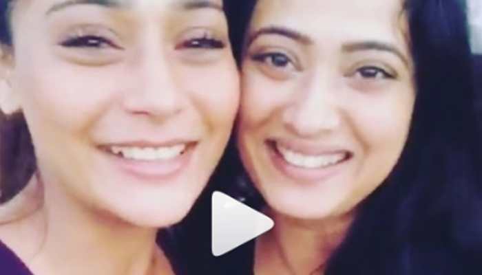 TV actresses Shweta Tiwari-Sara Khan had a chance meeting in Goa—Watch video