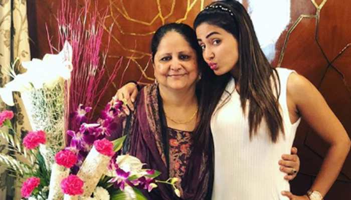 Hina Khan celebrates mom&#039;s birthday, posts adorable pic