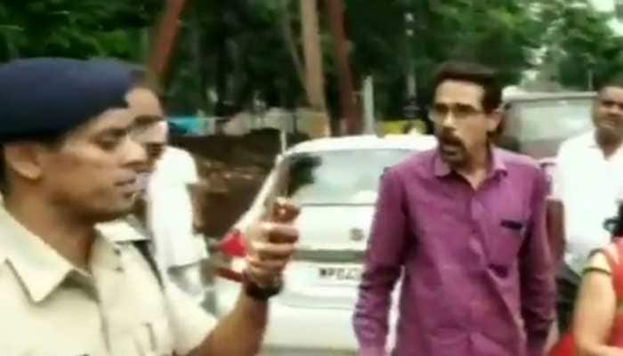 Man claims he&#039;s MP CM&#039;s brother-in-law when stopped by traffic cops, Shivraj laughs it off