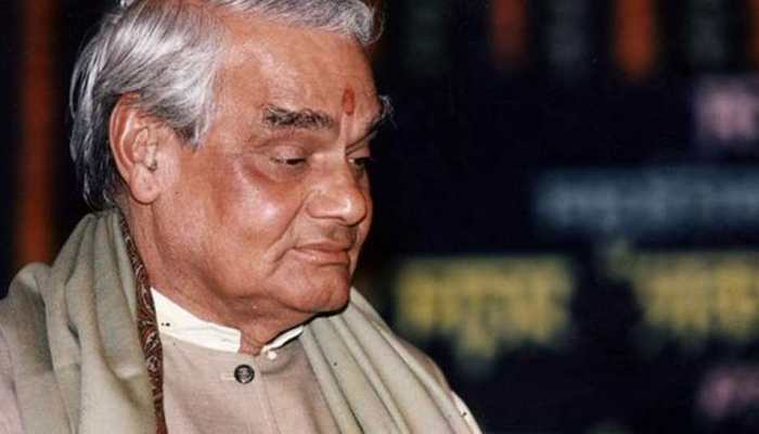  J&amp;K: Atal Bihari Vajpayee's ashes immersed in confluence of Jhelum, Sindh