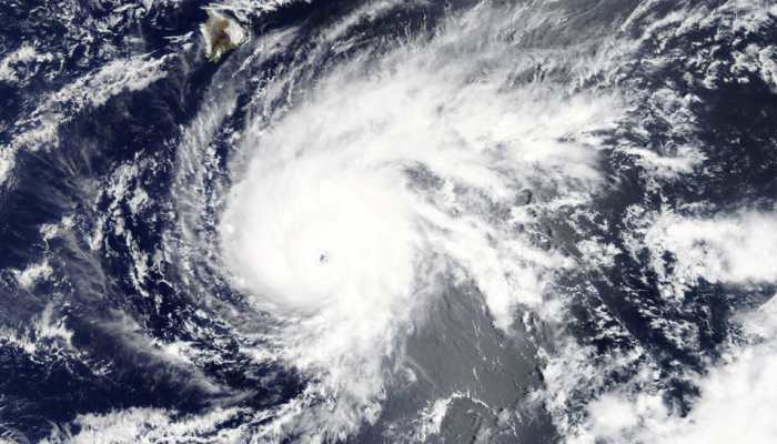 Torrential rain and howling winds lash Hawaii as Hurricane Lane nears