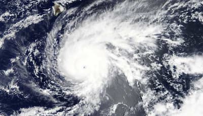 Torrential rain and howling winds lash Hawaii as Hurricane Lane nears