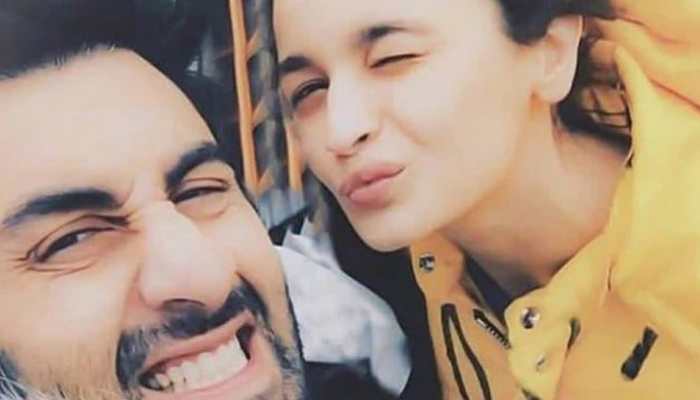 Ranbir Kapoor turns a photographer for beau Alia Bhatt yet again-See pic