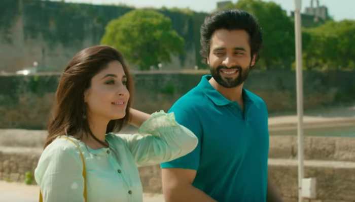 Pakeezah&#039;s &#039;Chalte Chalte&#039; song revisited by Atif Aslam in Jackky Bhagnani-Kritika Kamra&#039;s &#039;Mitron&#039;—Watch
