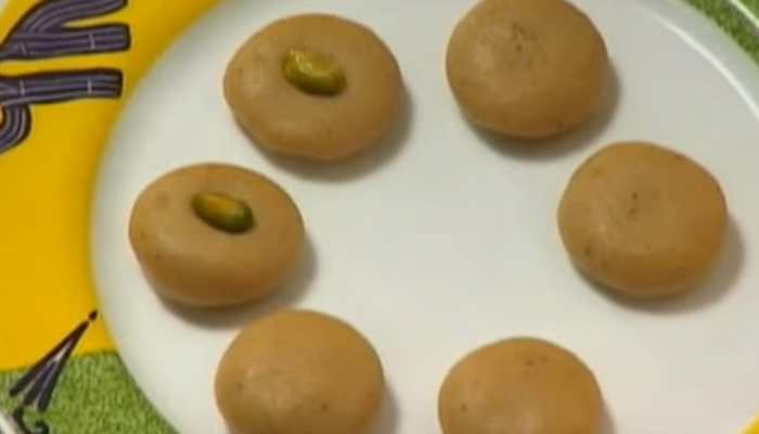 Janmashtami special recipe: Learn how to make chef Sanjeev Kapoor style 'Mathura Ka Pedha' for Kanha ji at home—Watch