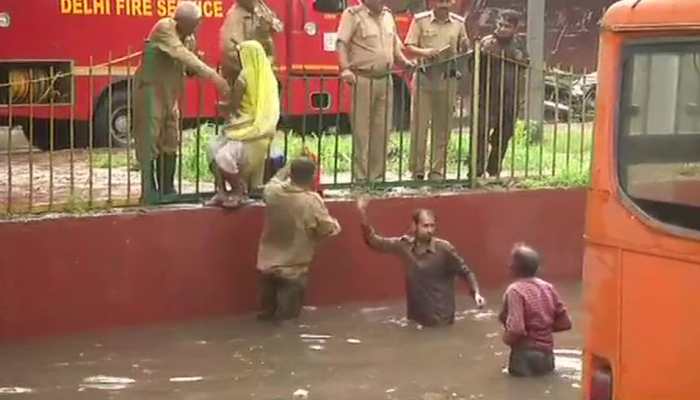Heavy rain lashes Delhi-NCR, traffic jam, waterlogging at several places