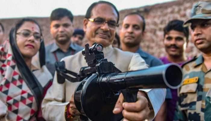 Stones hurled at Madhya Pradesh Chief Minister Shivraj Singh Chouhan&#039;s vehicle in Sidhi