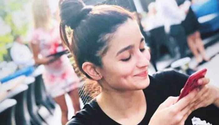 Alia Bhatt flies back to Bulgaria for Brahmastra shoot, caught blushing as she checks her phone