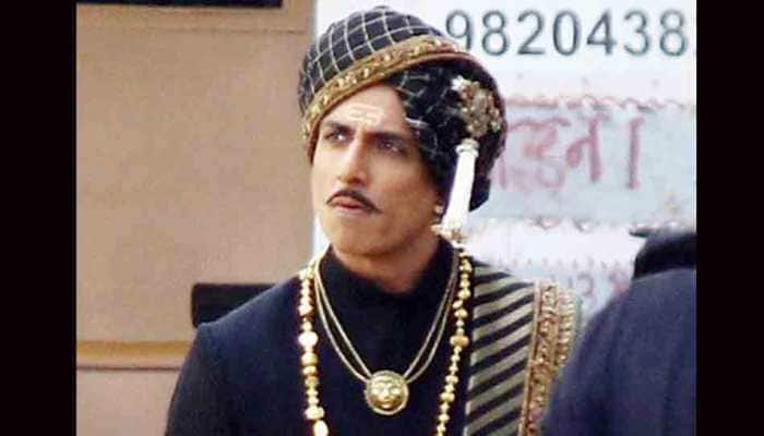 Manikarnika controversy: Sonu Sood says can&#039;t work with two directors on a film