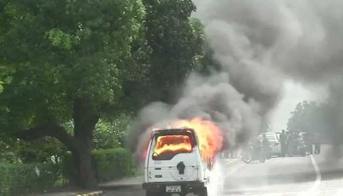 CISF vehicle catches fire at Delhi&#039;s Shantipath, no casualties reported 