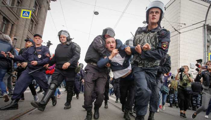 Russian police detain nearly 300 protesting against pension reform: Reports Russian police detain nearly 300 protesting against pension reform: Reports