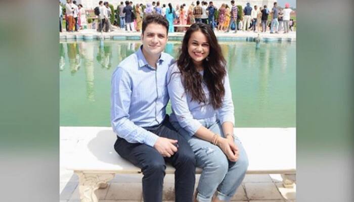IAS lovebirds Aamir and Tina Dabi visit Taj Mahal – See pics