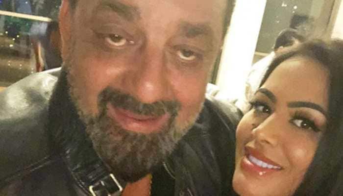 Sanjay Dutt&#039;s throwback pic with daughter Trishala is too cute to miss!