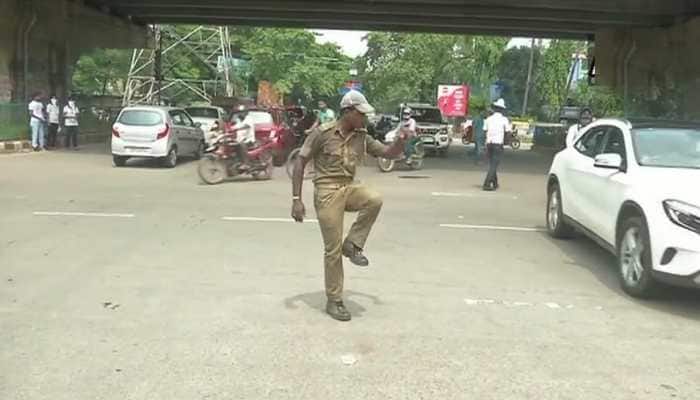 Watch – Odisha’s dancing traffic controller is the coolest thing on internet today