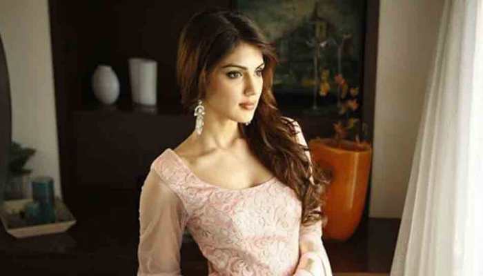 Rhea Chakraborty opts out of Sooraj Pancholi&#039;s Satellite Shankar