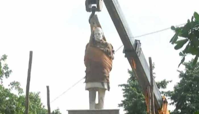 Nehru statue removed in Allahabad for Kumbh &#039;beautification drive&#039;, Congress furious