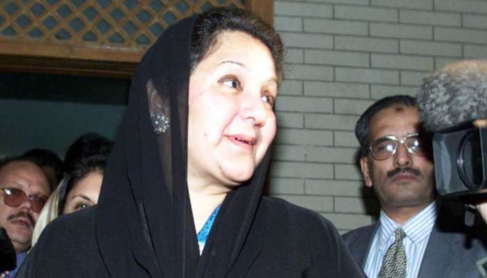 PIA flight carrying Nawaz Sharif&#039;s wife Kulsoom&#039;s body arrives in Lahore from London