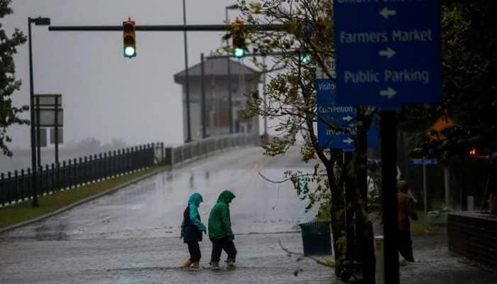 Over 722,000 without power as Hurricane Florence batters Carolinas