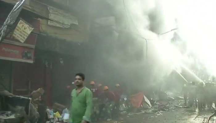 Several hours on, major fire fighting operations continue in Kolkata&#039;s Bagri market