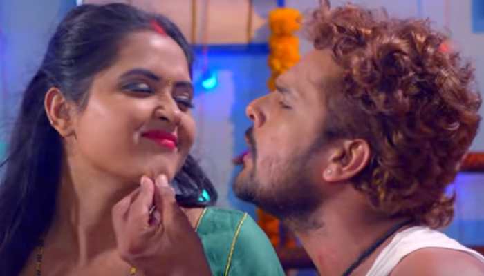 Khesari Lal Yadav and Kajal Raghwani&#039;s &#039;Khoji Naa Balamua Diya Baari&#039; is an ultimate filmi song - Watch