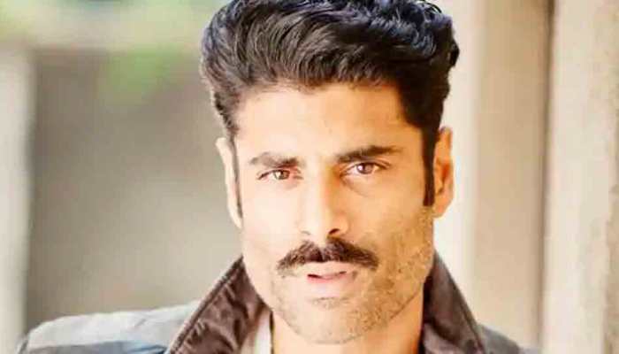 Sikandar Kher&#039;s happy to get chance to try different things