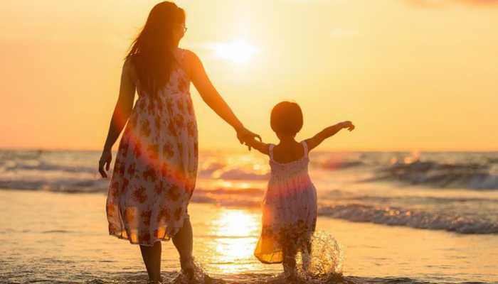 Happy Daughter's Day: Best SMS, Whatsapp and Facebook messages for your girl