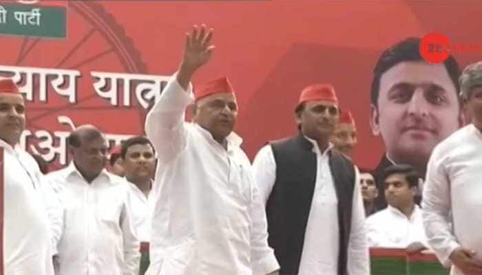 Setback for Shivpal as Mulayam shares stage with son Akhilesh at Samajwadi Party rally