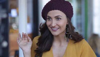 Elli AvrRam sizzles in a coral saree, shares pic